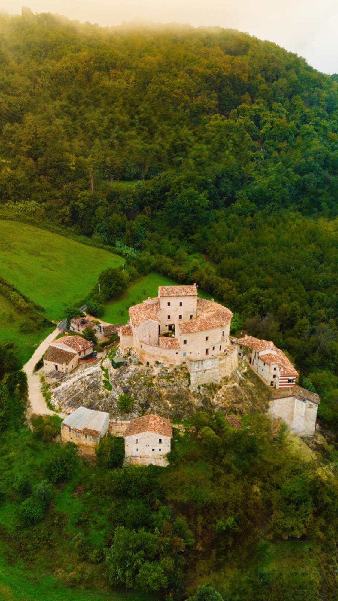 فندق Castel Di Luco أكواسانتا تيرمي المظهر الخارجي الصورة
