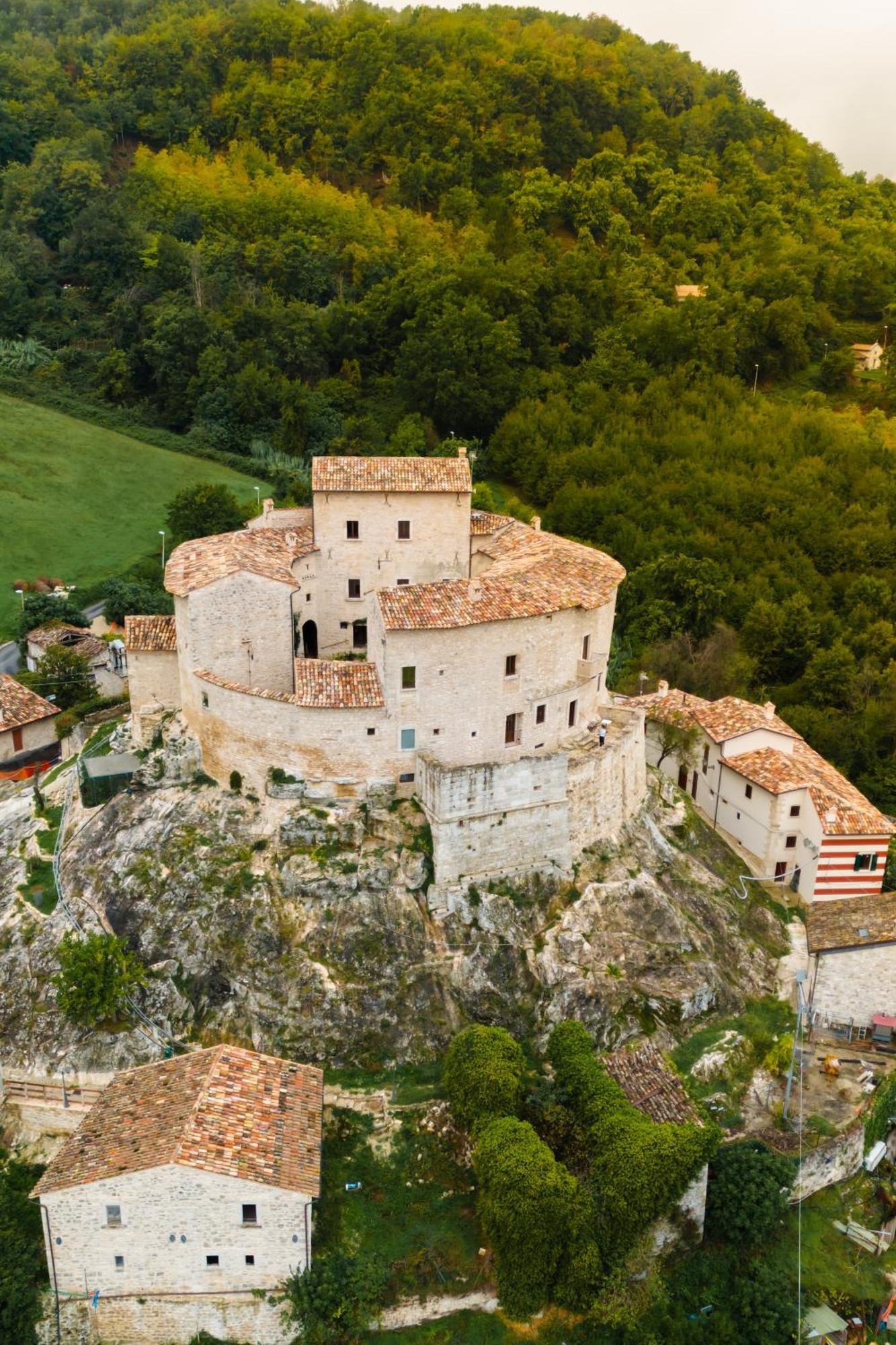 فندق Castel Di Luco أكواسانتا تيرمي المظهر الخارجي الصورة