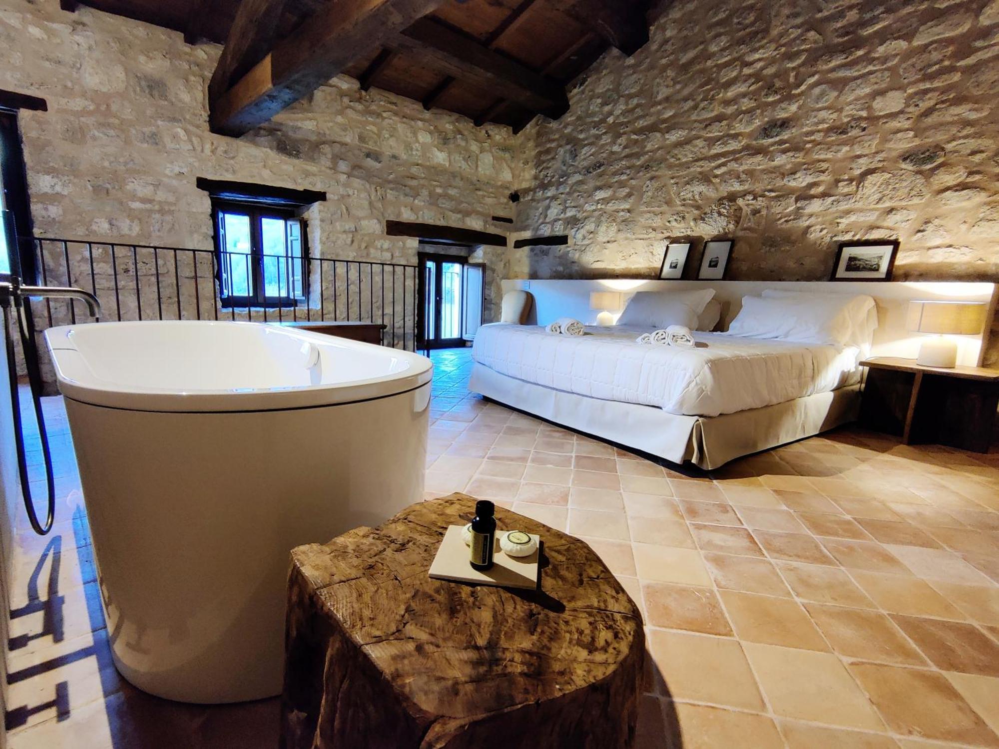فندق Castel Di Luco أكواسانتا تيرمي المظهر الخارجي الصورة