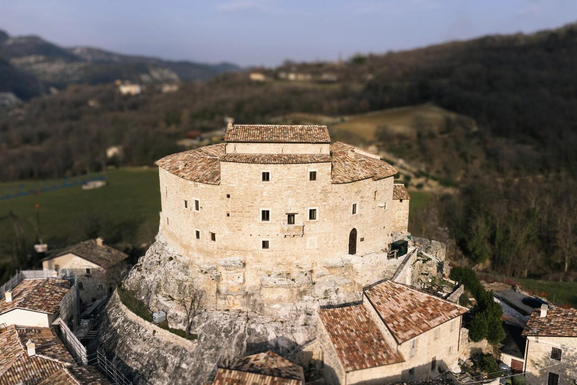 فندق Castel Di Luco أكواسانتا تيرمي المظهر الخارجي الصورة