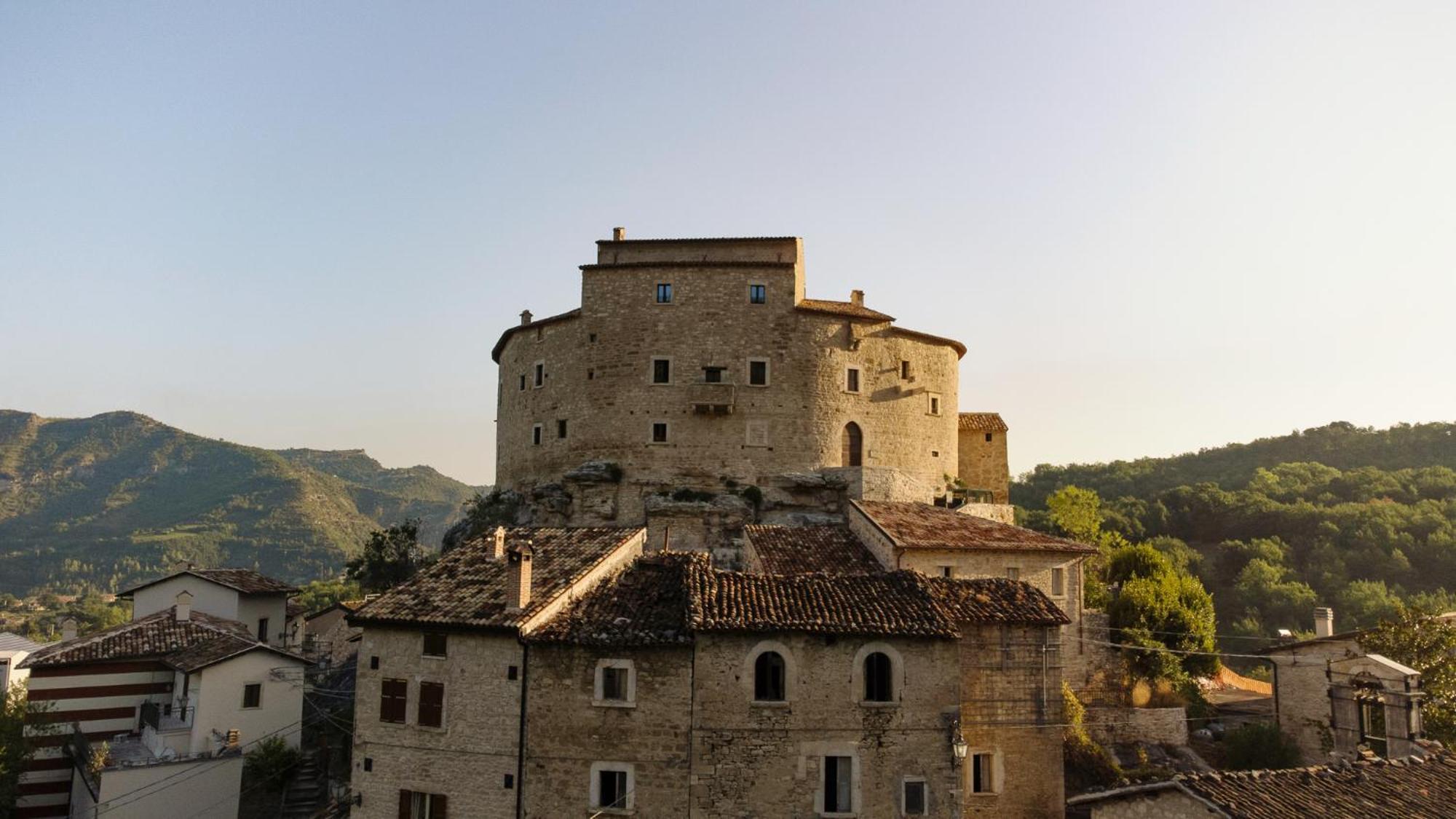 فندق Castel Di Luco أكواسانتا تيرمي المظهر الخارجي الصورة