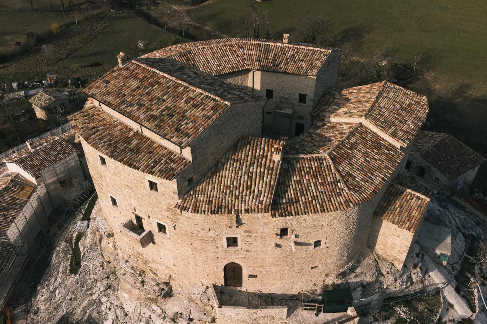 فندق Castel Di Luco أكواسانتا تيرمي المظهر الخارجي الصورة