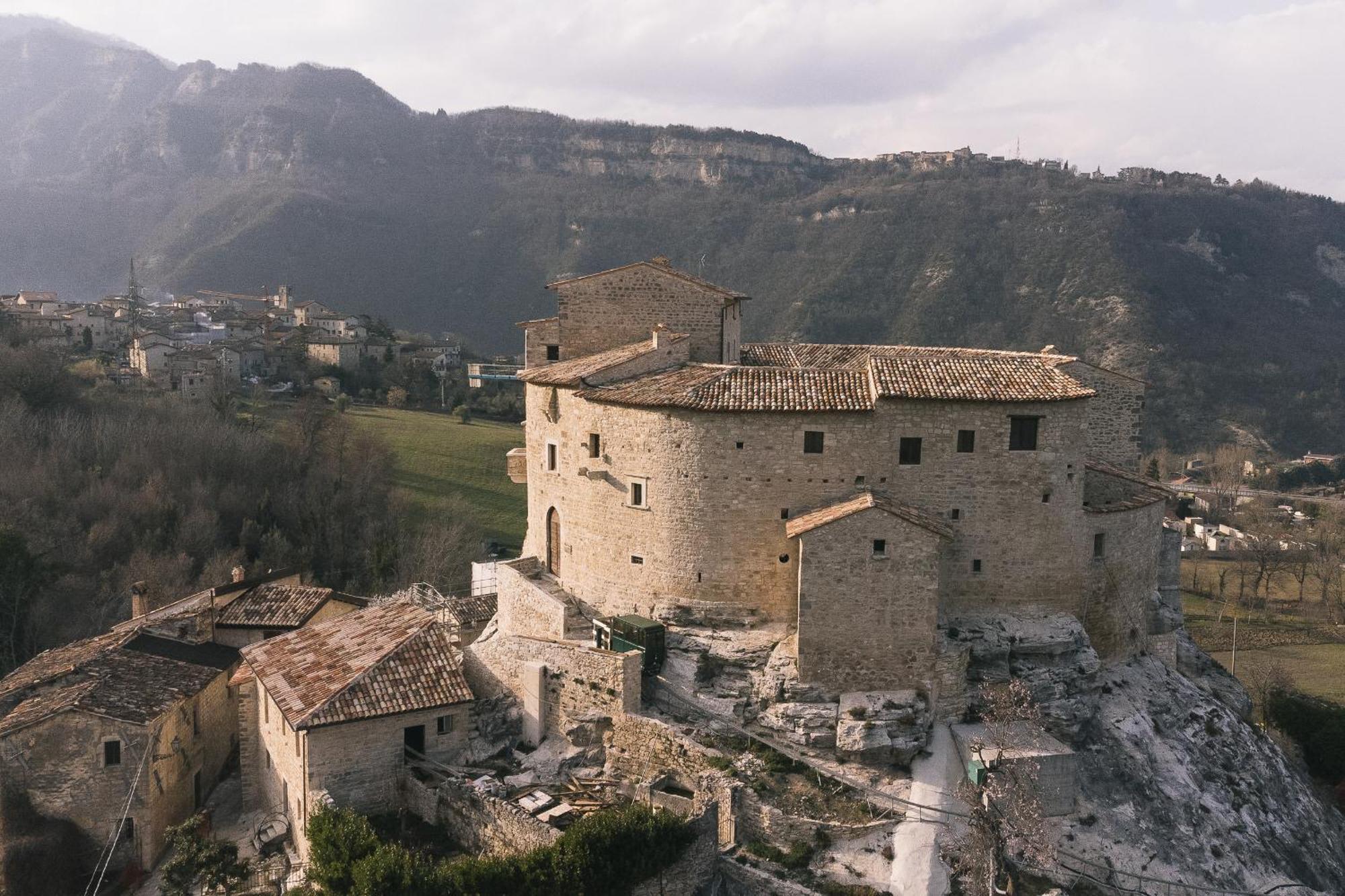 فندق Castel Di Luco أكواسانتا تيرمي المظهر الخارجي الصورة